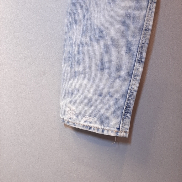 HOLLISTER Low Rise Distressed Acid Wash Jeans - Picture 8 of 11